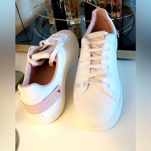 Valentino Sneakers 👟